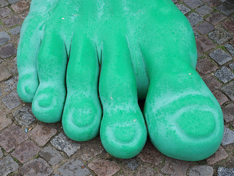 足の親指の爪のゴミ